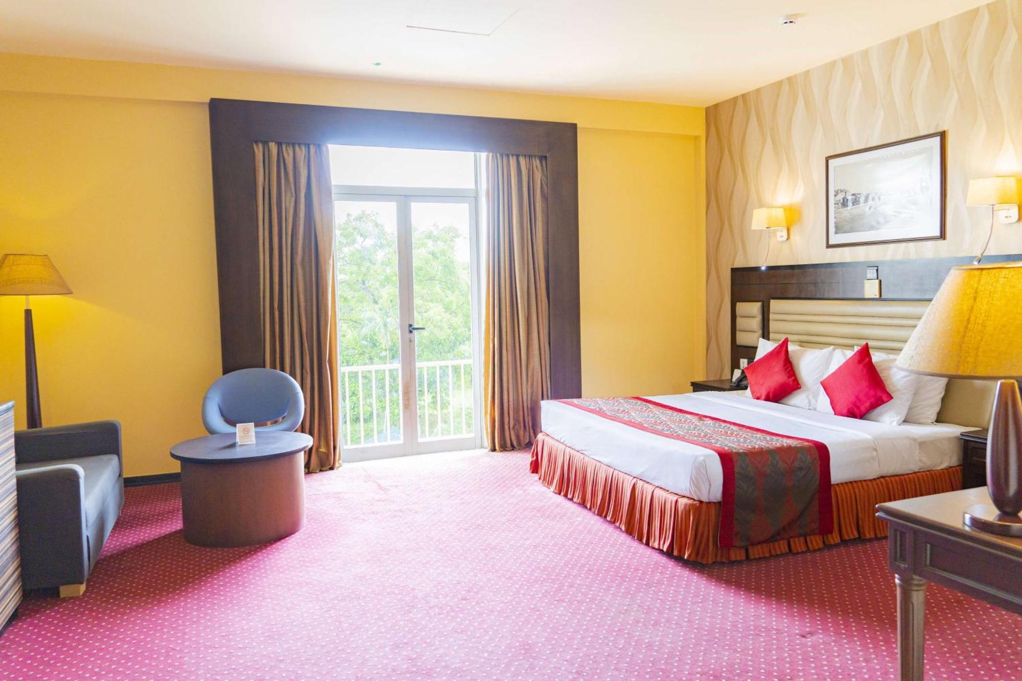 Ramada Hotel 4*